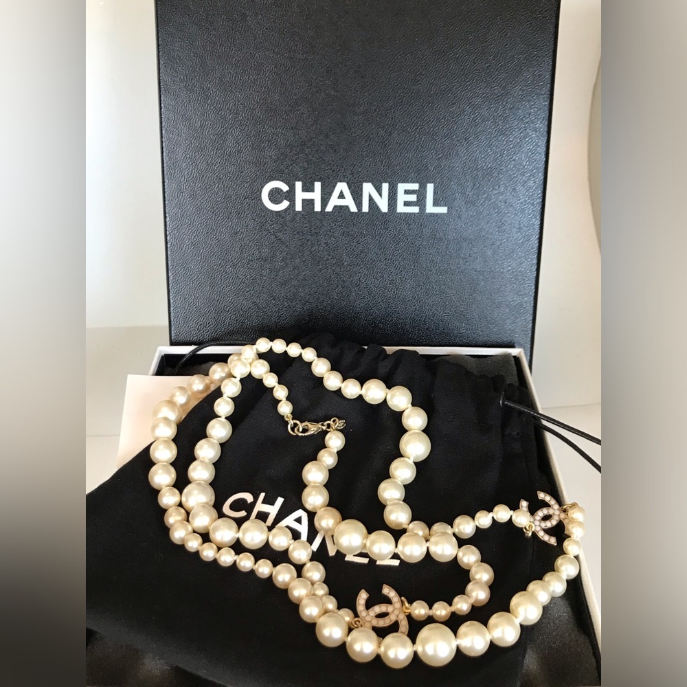 💯Authentic CHANEL (#10) Double Logo, Graduated Pearl Necklace. 34”
